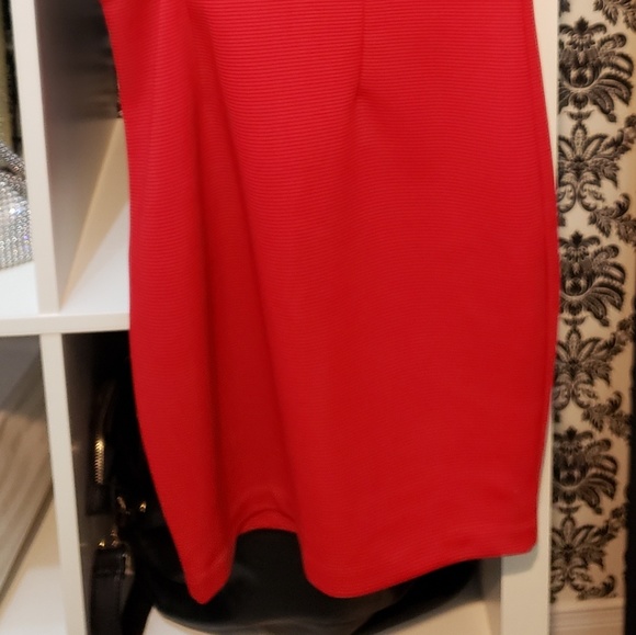 Side cut out Dynamite dress. - Picture 3 of 4